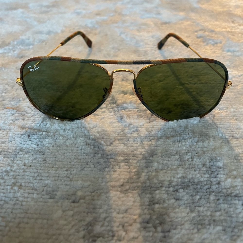 Rayaban Aviators Army Green detail